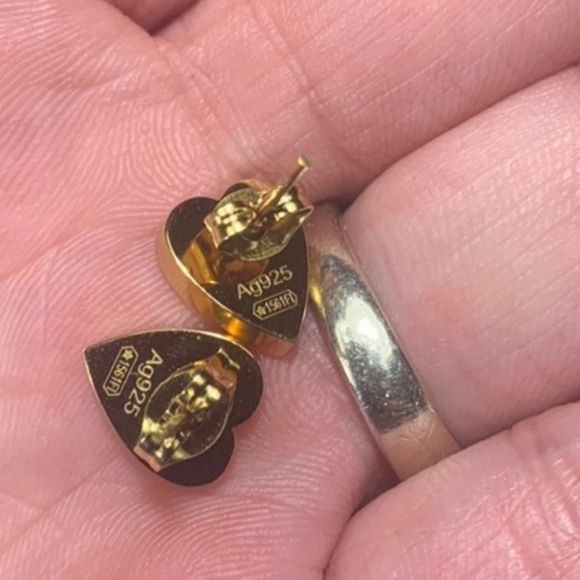 Gucci Gold Toned Heart Shape Earrings - Picture 2 of 6